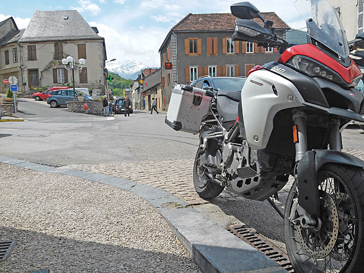 Voyage moto en Ducati dans les Pyrénées