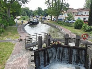 voyage moto-guzzi France écluse canal midi