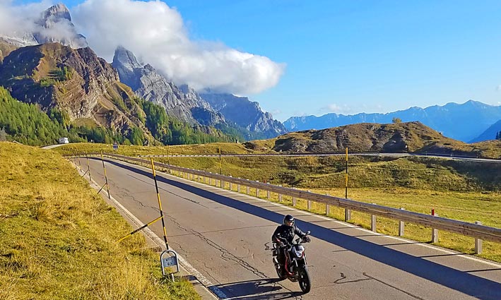 Motorcycle-Tour-Travel-Italy-Lake-Dolomites (3)_W
