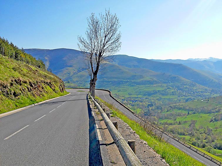 Hedonist-France-Pyrenees-10_Voyage-Moto-Tourmalet
