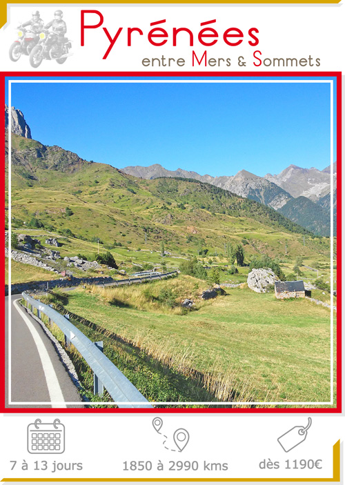 Etiquette illustration du voyage moto Pyrénées : route au coeur d'une vallée pyrénéenne en été